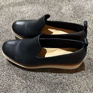 EUC Clarks navy leather platform slip ons